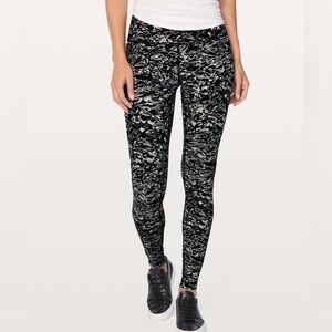 Lululemon LIKE NEW Wunder Under High Rise Legging - size 8